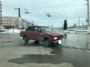 Новости » Общество: На Ворошиловском кольце столкнулись две легковушки