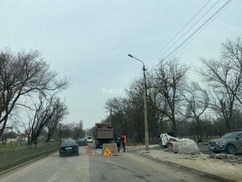 Новости » Общество: На Кирова частично перекрыли одну полосу дороги из-за работ