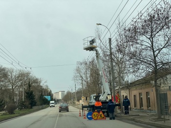 Новости » Общество: На Свердлова частично ограничен проезд по одной полосе из-за работ