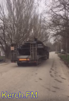 Новости » Общество: Военные берегут дороги Керчи