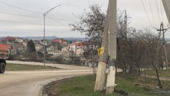 Новости » Криминал и ЧП: На Годыны трактор врезался в опору
