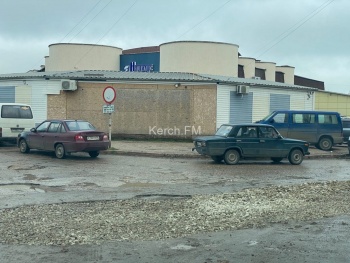 Новости » Общество: Водокональскую ловушку на Пролетарской засыпали щебнем