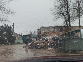 Новости » Общество: Огромная свалка мусора образовалась в Аршинцево