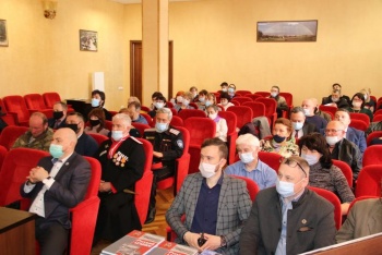 Новости » Общество: В Керчи собрались за «круглым столом» в честь 100-летия русского исхода