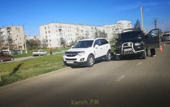 Новости » Криминал и ЧП: На Буденного в Керчи произошло ДТП