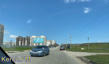 Новости » Криминал и ЧП: На Куль-Обинском шоссе в Керчи в ДТП попали Черри и Митсубиши