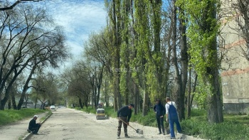 Новости » Общество: На Степана Разина дорогу подготавливают к асфальтировке