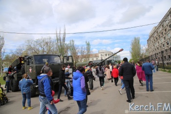 Новости » Общество: В Керчи прошла выставка военной техники