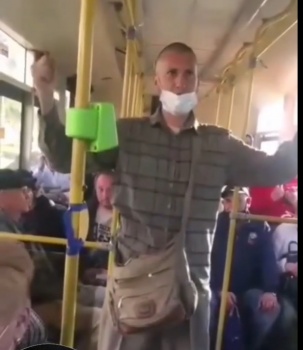 Новости » Общество: Керченский Хонгильдон вызвал в автобусе фсб на борьбу (видео)