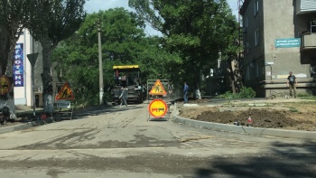 Новости » Общество: На Клинковского готовятся укладывать второй слой асфальта