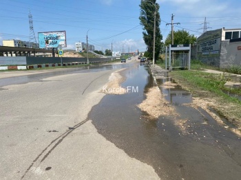 Новости » Общество: Дорога на АТП залита канализацией