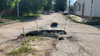 Новости » Общество: Водоканал Керчи продолжает оставлять по городу ямы