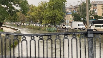 Новости » Общество: Почти две месячные нормы осадков выпали в Керчи за минувшие сутки