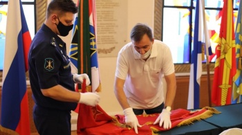 Новости » Общество: Крыму передадут более десятка знамён воинских частей времён ВОВ