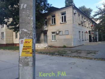 Новости » Общество: Второй день голосований в Керчи: ажиотажа нет никакого, только мелкие нарушения