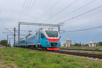 Новости » Общество: В турсезон пассажиропоток в пригородных поездах Крыма вырос в полтора раза