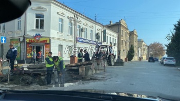 Новости » Общество: На Советской-Дубинина перерыли дорогу: движение затруднено