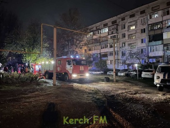 Новости » Криминал и ЧП: Вчера на пожаре на Буденного спасли шесть человек