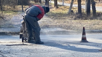 Новости » Общество: Ремонт дороги продолжается: часть ям от Годыны до ж/д вокзала заасфальтировали