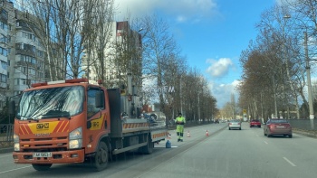 Новости » Общество: На Генерала Петрова уже неделю наносят дорожную разметку