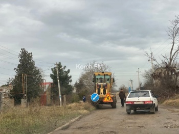 Новости » Общество: Дороги еще на пяти керченских улицах подготавливают к асфальтированию