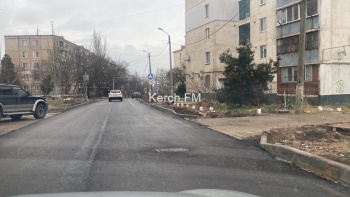 Новости » Общество: В Керчи заасфальтировали дорогу на ул. Рыбаков