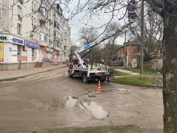 Новости » Общество: В Керчи на Курсантов  установили новые плафоны уличного освещения