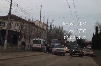 Новости » Криминал и ЧП: В Керчи на пешеходном переходе в ДТП пострадал пешеход