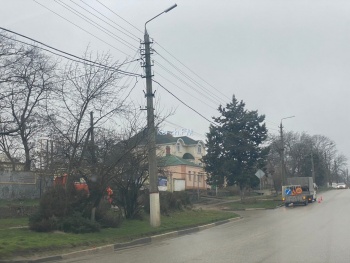 Новости » Общество: На Маяковского укладывают асфальт