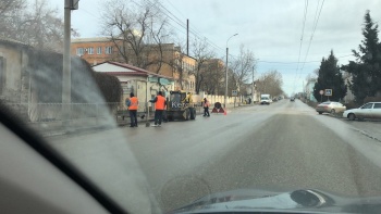 Новости » Общество: Трудовой «десант» из осужденных наводит порядок на Свердлова