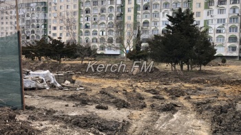 Новости » Общество: В сквере на Таврической площади продолжается благоустройство