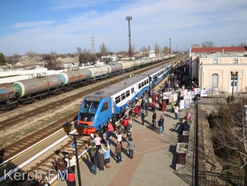 Новости » Общество: Путешествующих на поезде туристов в этом году в Крыму ожидают вдвое больше