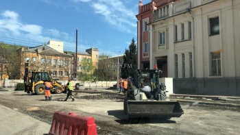 Новости » Общество: У керченского ЗАГСа отремонтируют большую парковку