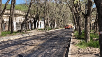 Новости » Общество: Улица Петра Алексеева перекрыта: здесь готовятся укладывать асфальт
