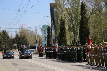 Новости » Общество: Парад Победы прошел в Керчи (фото)