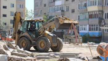 Новости » Общество: В Керчи рассказали о ходе благоустройства двора по ул. Ворошилова, 13, 15, 17