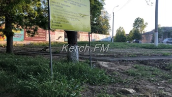 Новости » Общество: На Петра Алексеева в Керчи сделают пешеходные дорожки