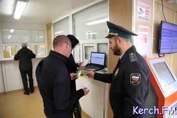 Новости » Общество: На дорогах Керчи будут искать должников