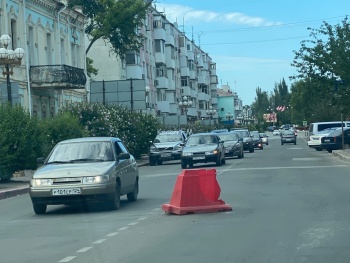 Новости » Общество: Водители, внимание! На Советской приоткрыт люк