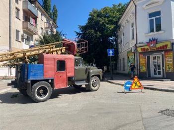 Новости » Общество: В Керчи частично перекрыли улицу Дубинина