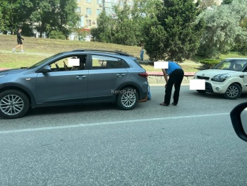 Новости » Общество: На Свердлова в Керчи автомобили догнали друг друга