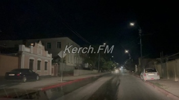 Новости » Коммуналка: Улица Чкалова в Керчи залита чистой водой