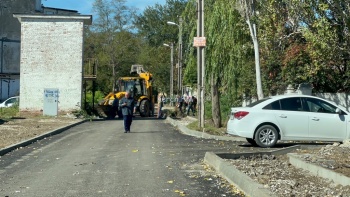 Новости » Общество: В переулке Междугородном заасфальтировали дорогу