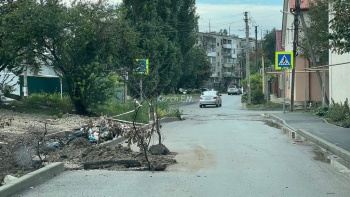 Новости » Общество: На улице Шевякова водоканал разрыл новый асфальт