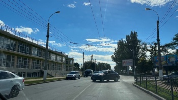 Новости » Общество: В центре Керчи затруднено движение транспорта
