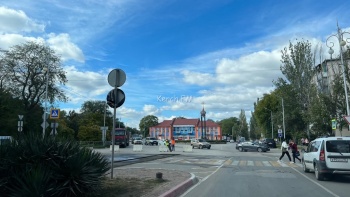 Новости » Общество: Чкалова в Керчи от детской больницы встала в пробке