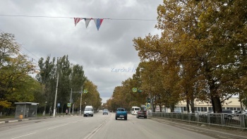 Новости » Общество: Еще один светофор заработал на Генерала Петрова