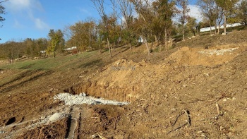 Новости » Общество: На склоне в Аршинцево строят новую лестницу к морю