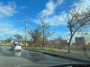 Новости » Коммуналка: В Керчи дорога на КУОРе залита чистой водой