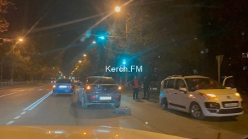 Новости » Криминал и ЧП: Движение затруднено: на Генерала Петрова произошла авария
